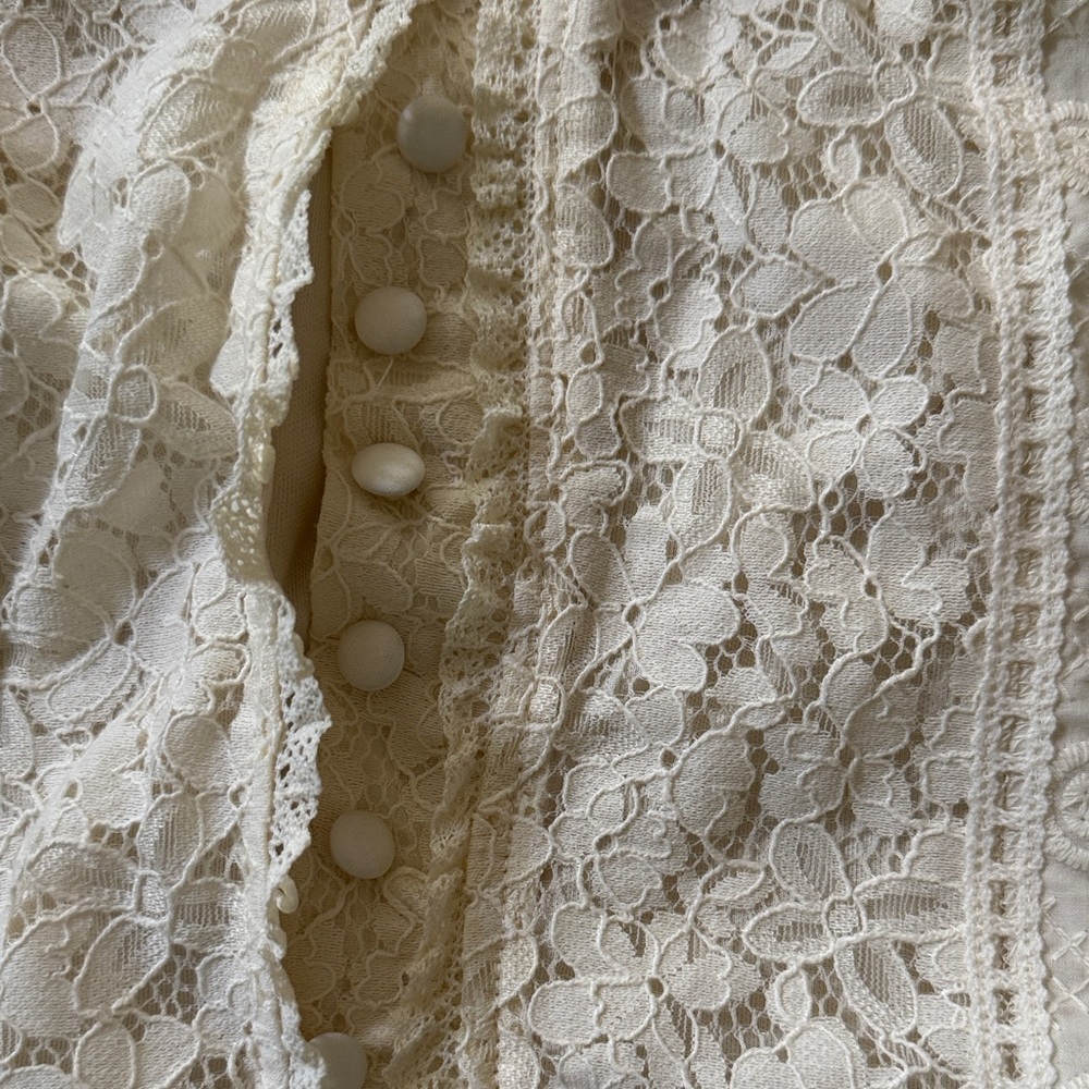 😊NWT Listicle Cream Lace Eyelet Blouse - Picture 5 of 10